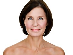 Mature prostitute wants to masturbate the stranger