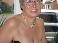 Spicy mature grannies are giving head