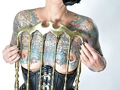 Photo shoot with full body tattooed MILF Cleo - 2